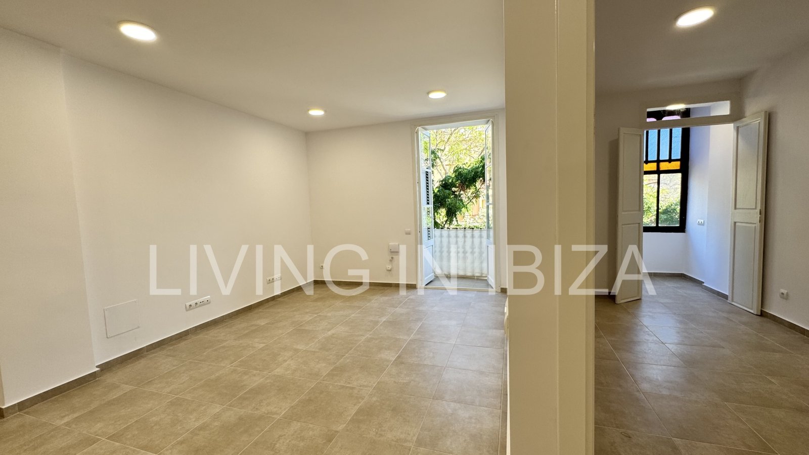 Alquiler larga temporada/contrato anual, piso antiguo recién reformado de aprox. 100 m2 con techos altos en el emblemático Paseo de Vara de Rey de Ibi