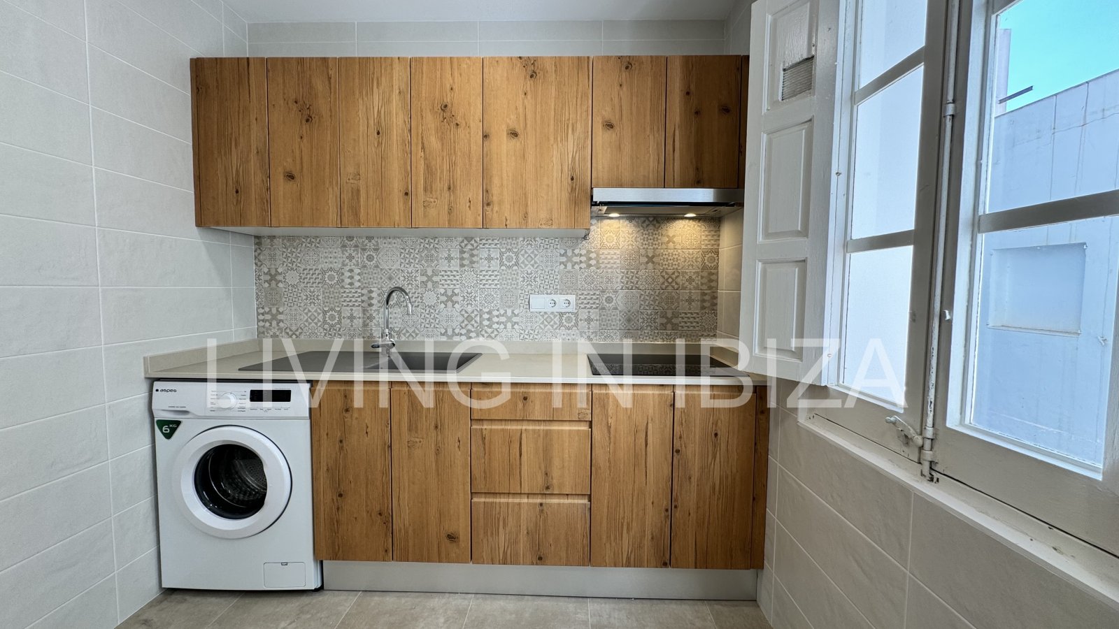 Alquiler larga temporada/contrato anual, piso antiguo recién reformado de aprox. 100 m2 con techos altos en el emblemático Paseo de Vara de Rey de Ibi