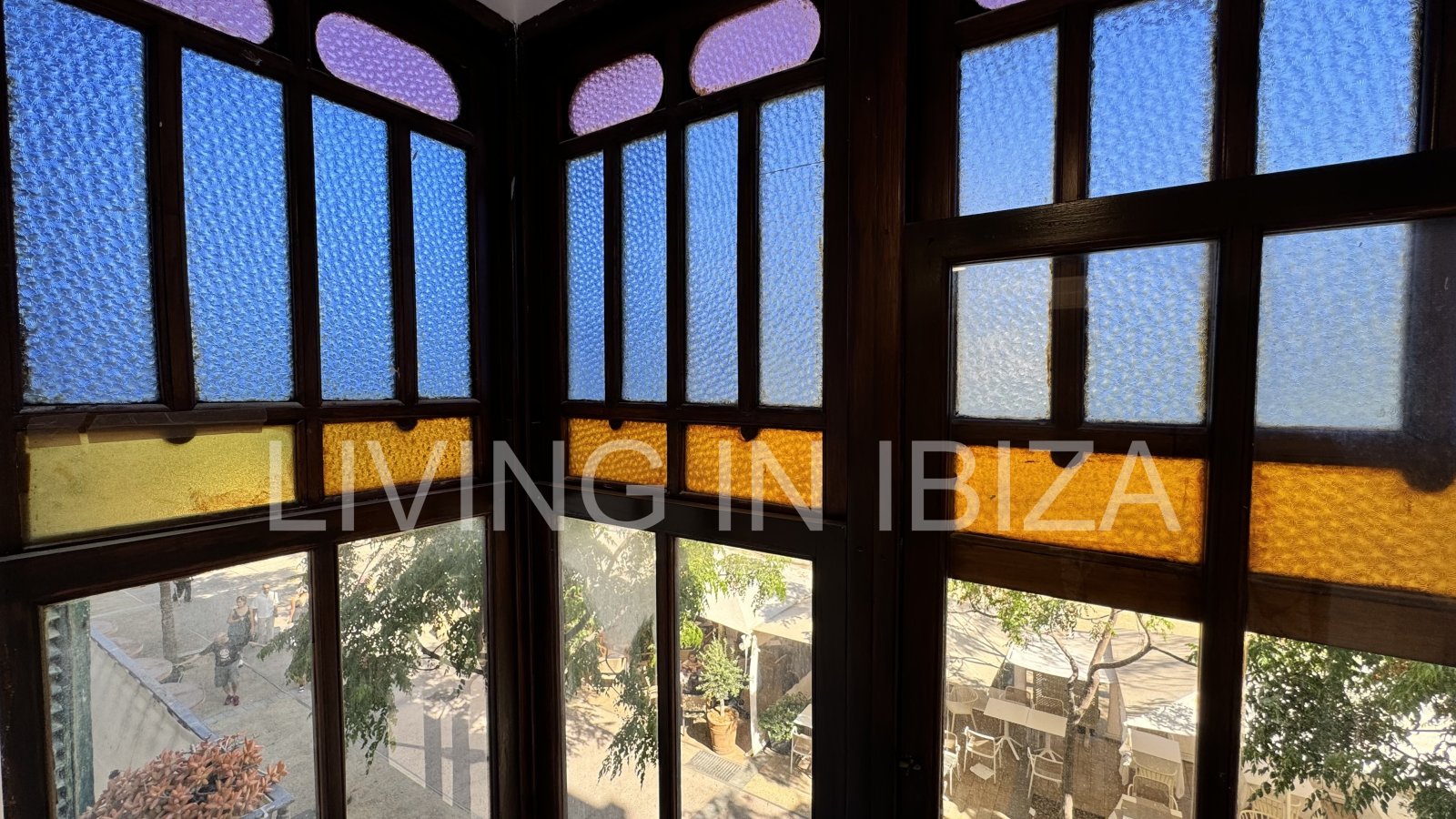 Alquiler larga temporada/contrato anual, piso antiguo recién reformado de aprox. 100 m2 con techos altos en el emblemático Paseo de Vara de Rey de Ibi