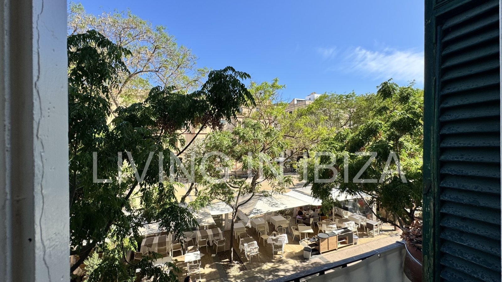 Alquiler larga temporada/contrato anual, piso antiguo recién reformado de aprox. 100 m2 con techos altos en el emblemático Paseo de Vara de Rey de Ibi