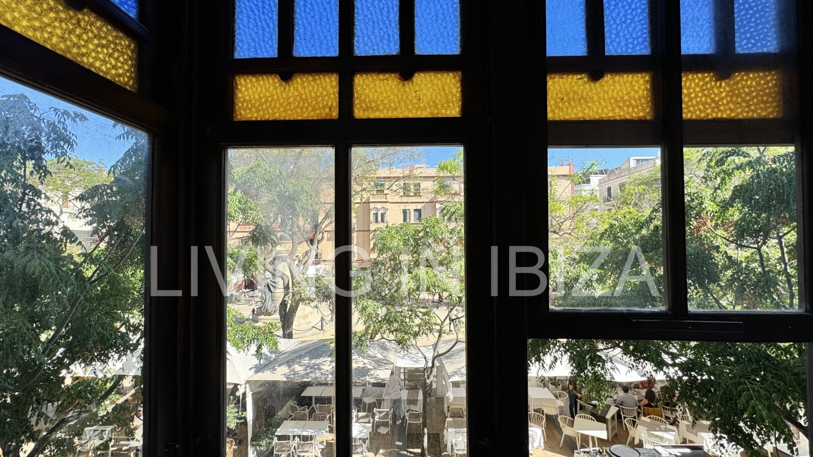 Alquiler larga temporada/contrato anual, piso antiguo recién reformado de aprox. 100 m2 con techos altos en el emblemático Paseo de Vara de Rey de Ibi