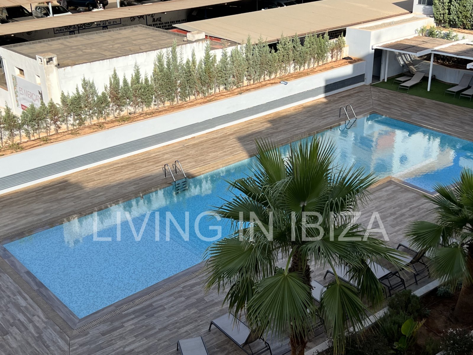 Can Buddha es un atractivo y moderno ático nuevo a estrenar sin amueblar en urbanización de lujo en la ciudad de Santa Eulalia del Río