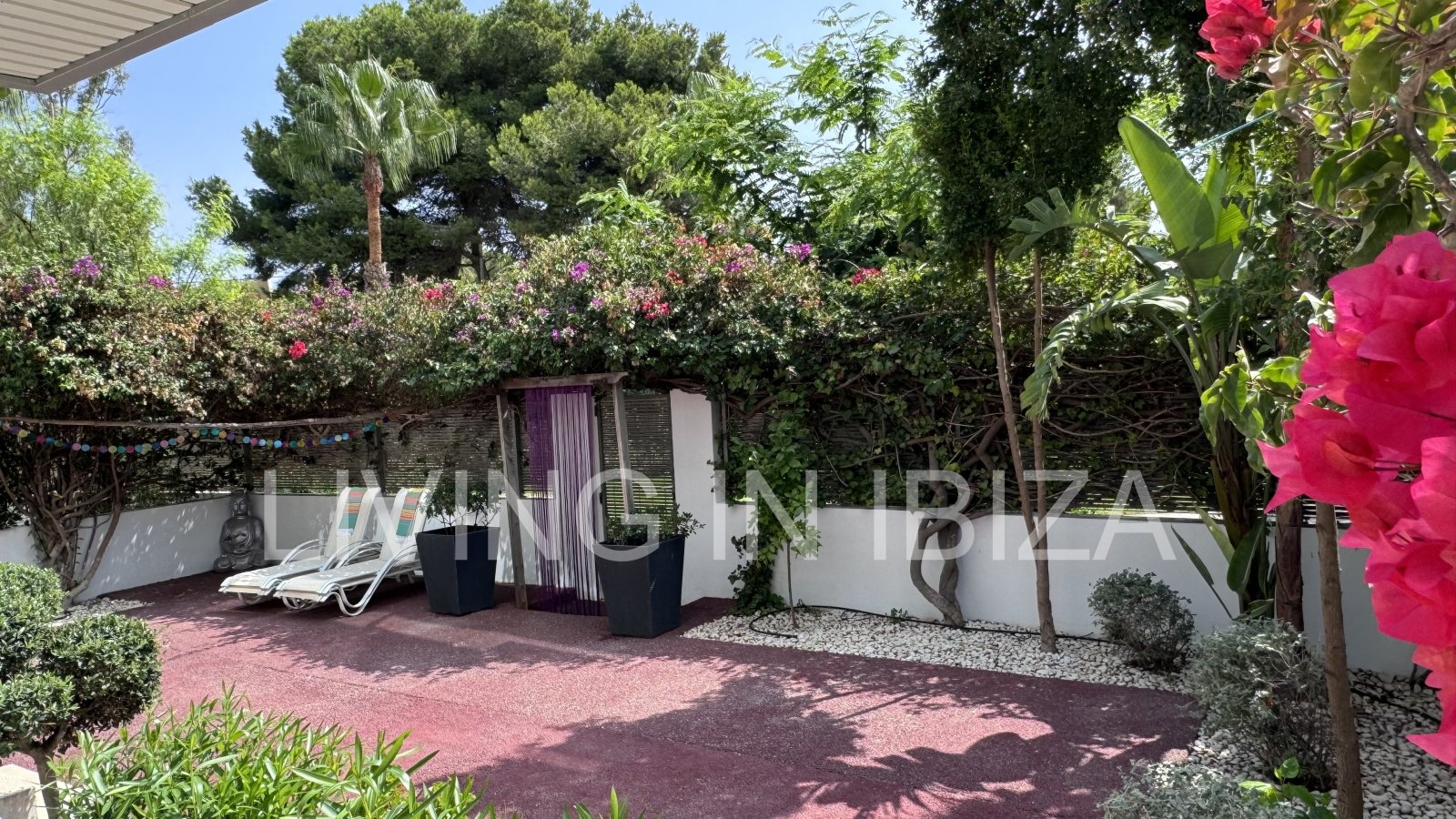 Luminoso y confortable piso bajo con piscina,garaje, cercano a la playas, en pueblo de Santa Eulalia - Ibiza en alquiler anual de larga duración