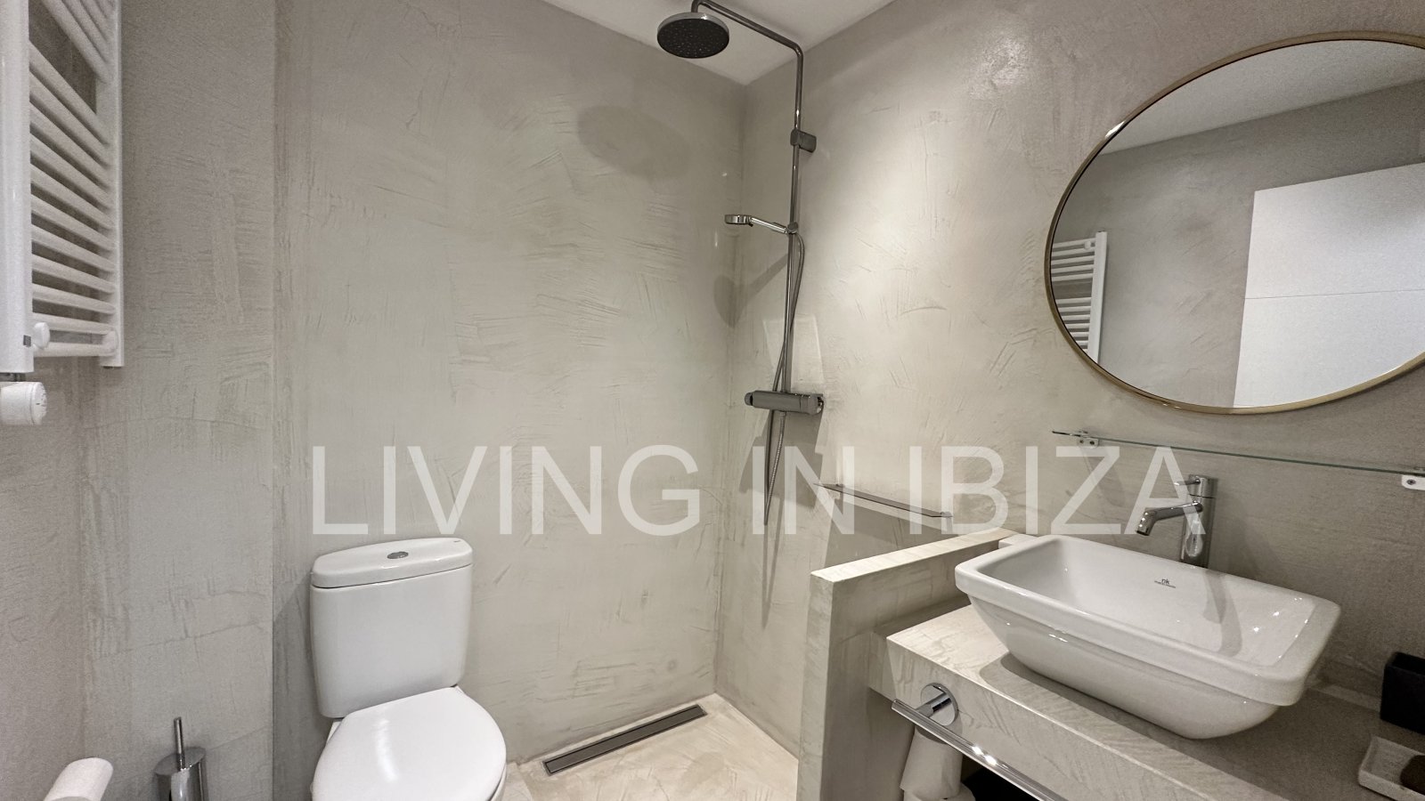 ALQUILER ANUAL / larga duración, ÁTICO JADE en Santa Eulalia del Río (Ibiza). Piscina y jardín comunitarios, plaza de aparcamiento