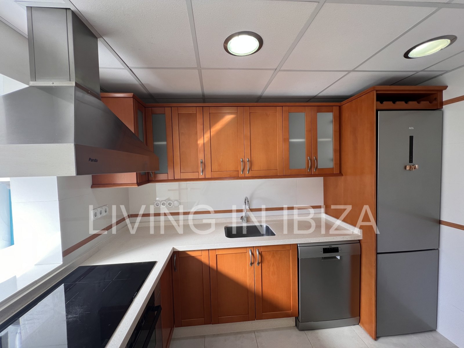 ALQUILER ANUAL CONTRATO anual, singular ático de unos 148 m2 más 155m2 de terrazas con vistas lejanas a Dalt Vila Ibiza Eivissa