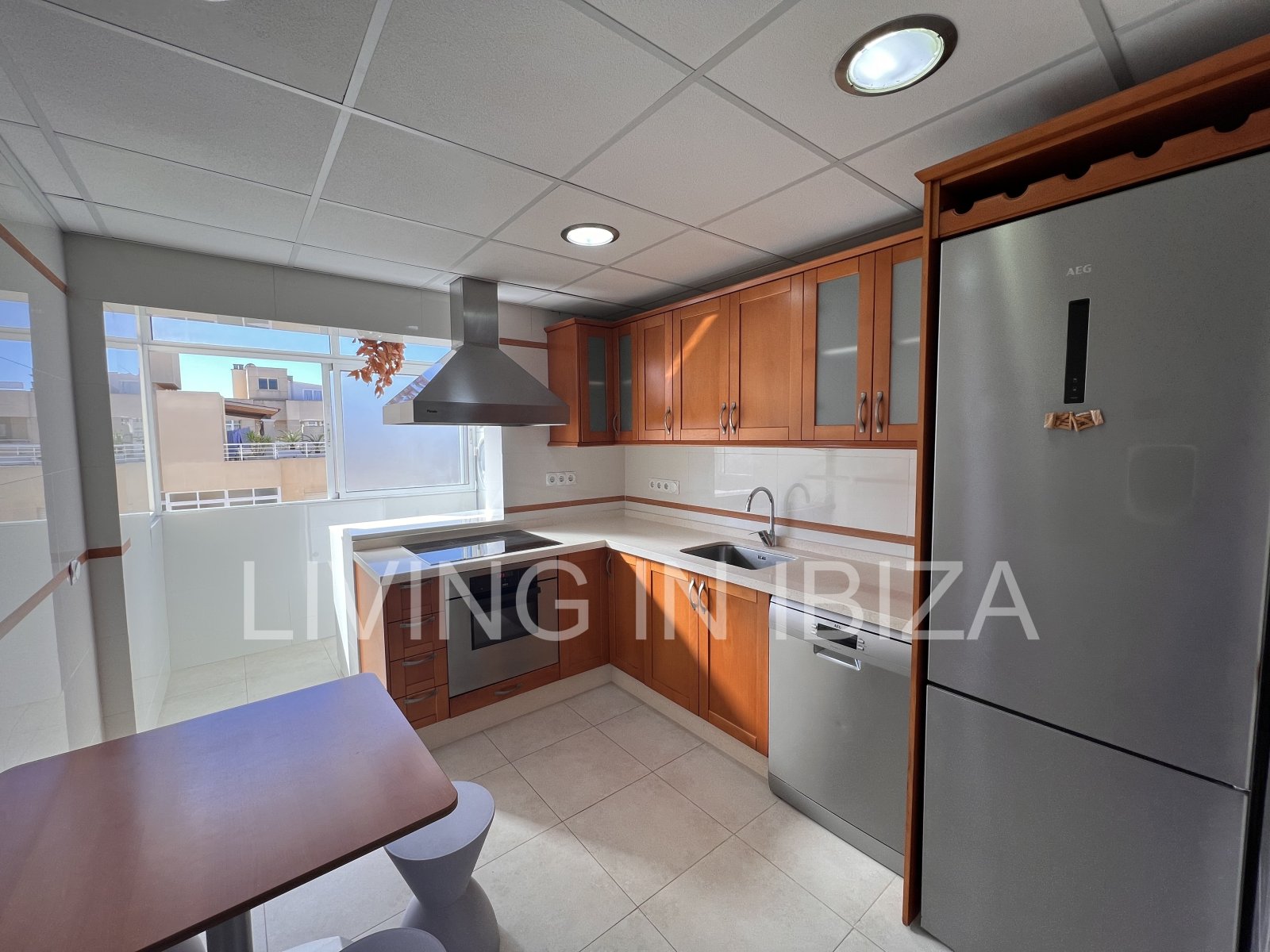 ALQUILER ANUAL CONTRATO anual, singular ático de unos 148 m2 más 155m2 de terrazas con vistas lejanas a Dalt Vila Ibiza Eivissa