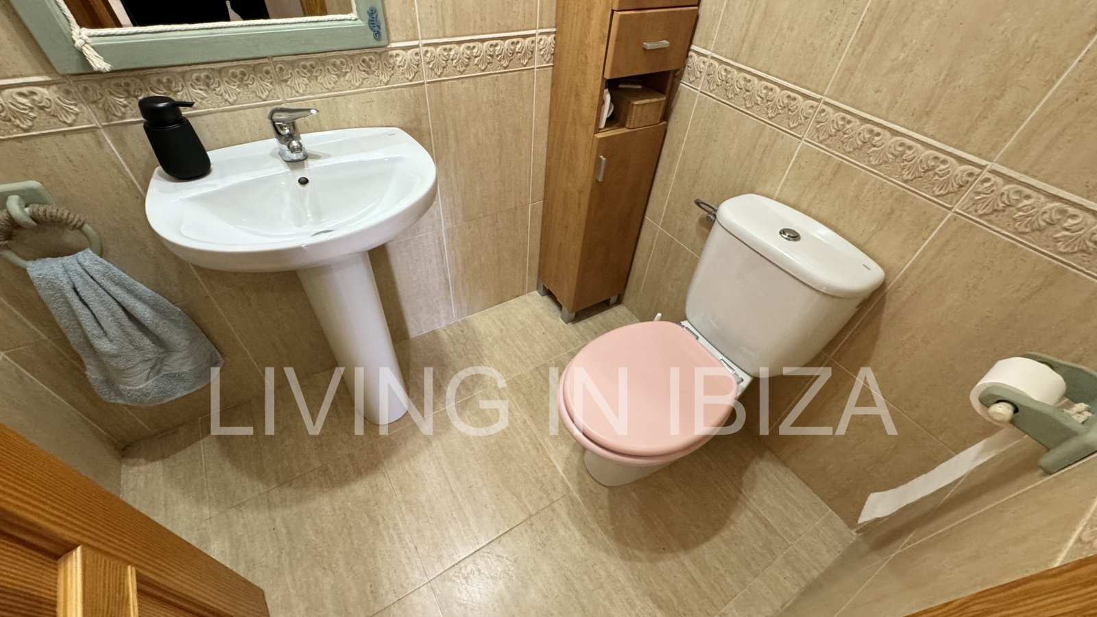 EN VENTA: THE SKY OF IBIZA, vivienda adosada de cuatro plantas (triplex) en Ibiza, zona Can Misses. 4 dormitorios, piscina a 5 minutos del aeropuerto