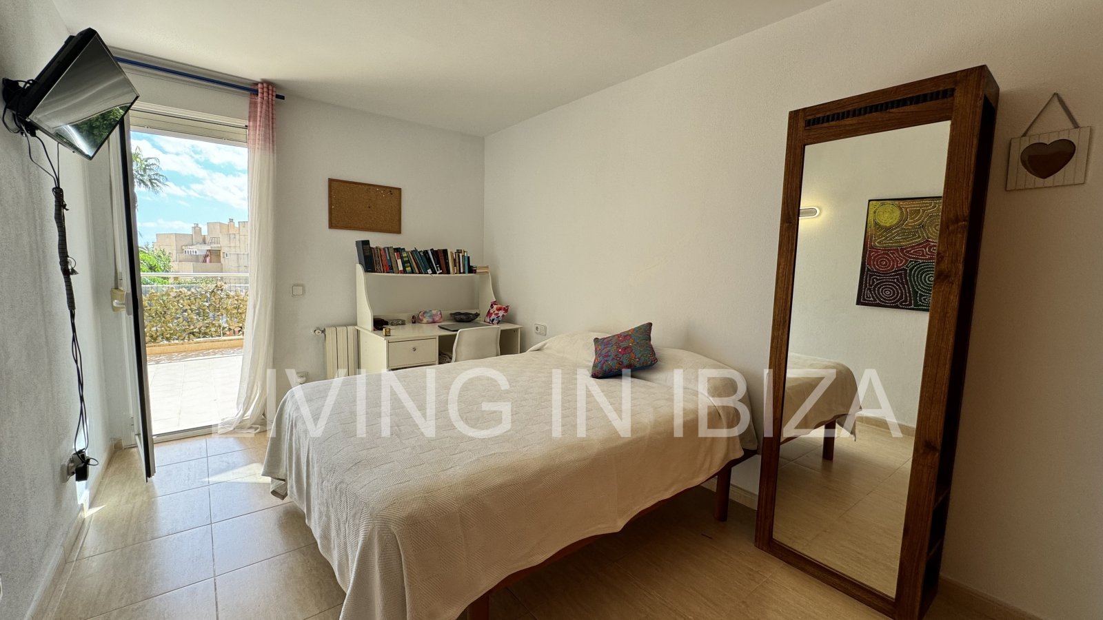 EN VENTA: THE SKY OF IBIZA, vivienda adosada de cuatro plantas (triplex) en Ibiza, zona Can Misses. 4 dormitorios, piscina a 5 minutos del aeropuerto