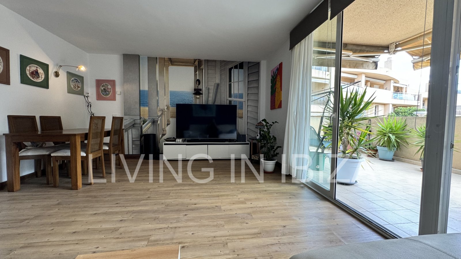 EN VENTA: THE SKY OF IBIZA, vivienda adosada de cuatro plantas (triplex) en Ibiza, zona Can Misses. 4 dormitorios, piscina a 5 minutos del aeropuerto