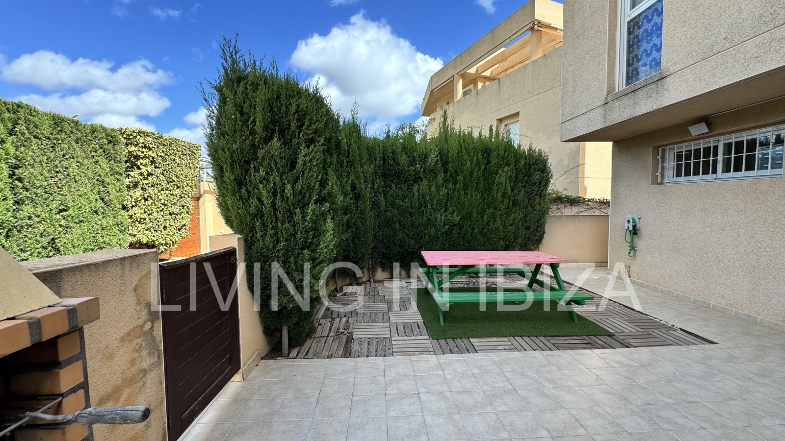 EN VENTA: THE SKY OF IBIZA, vivienda adosada de cuatro plantas (triplex) en Ibiza, zona Can Misses. 4 dormitorios, piscina a 5 minutos del aeropuerto