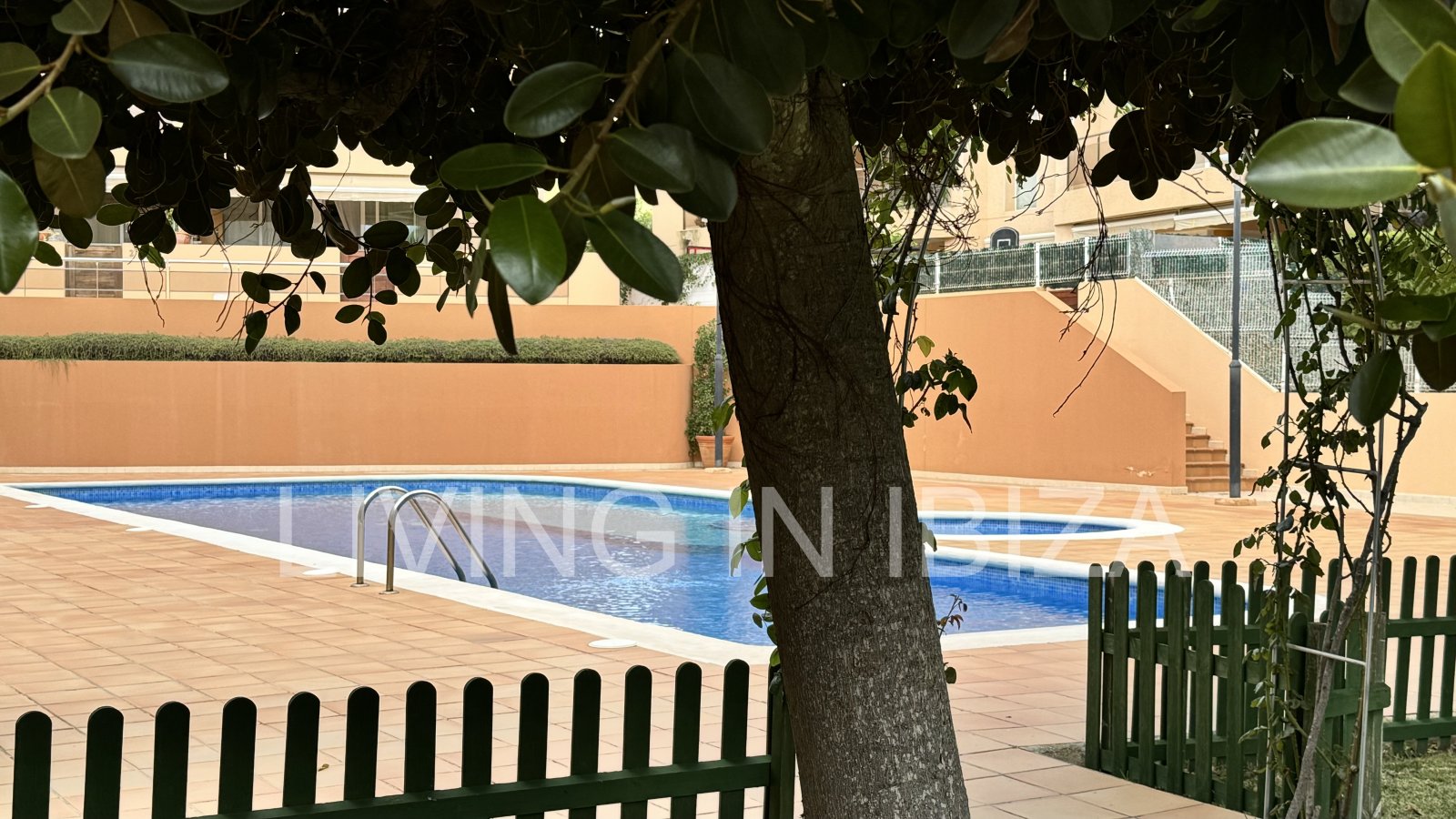 EN VENTA: THE SKY OF IBIZA, vivienda adosada de cuatro plantas (triplex) en Ibiza, zona Can Misses. 4 dormitorios, piscina a 5 minutos del aeropuerto