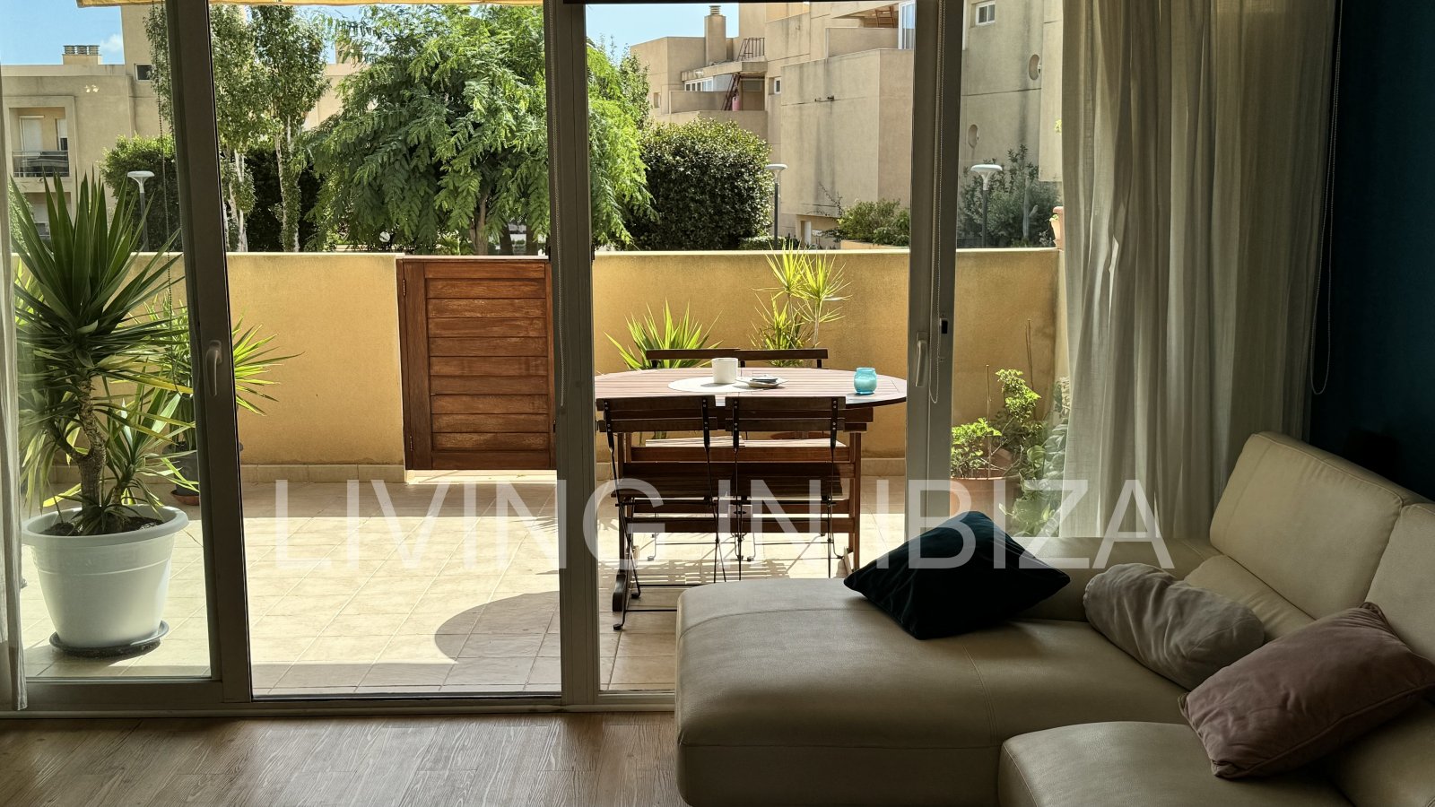 EN VENTA: THE SKY OF IBIZA, vivienda adosada de cuatro plantas (triplex) en Ibiza, zona Can Misses. 4 dormitorios, piscina a 5 minutos del aeropuerto