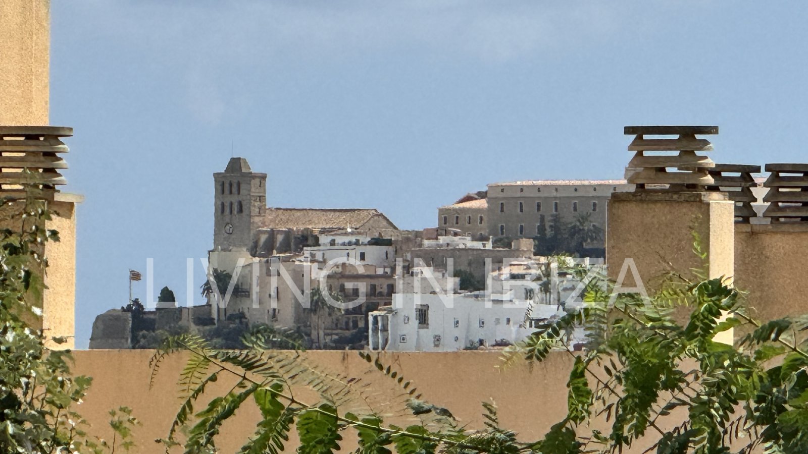 EN VENTA: THE SKY OF IBIZA, vivienda adosada de cuatro plantas (triplex) en Ibiza, zona Can Misses. 4 dormitorios, piscina a 5 minutos del aeropuerto