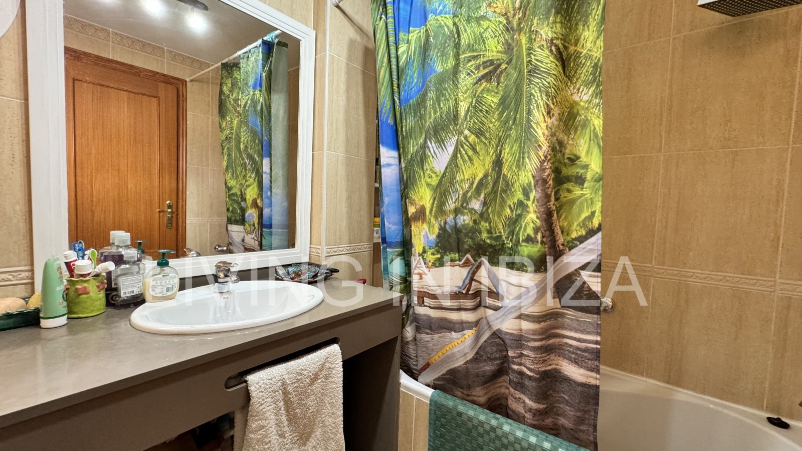 EN VENTA: THE SKY OF IBIZA, vivienda adosada de cuatro plantas (triplex) en Ibiza, zona Can Misses. 4 dormitorios, piscina a 5 minutos del aeropuerto