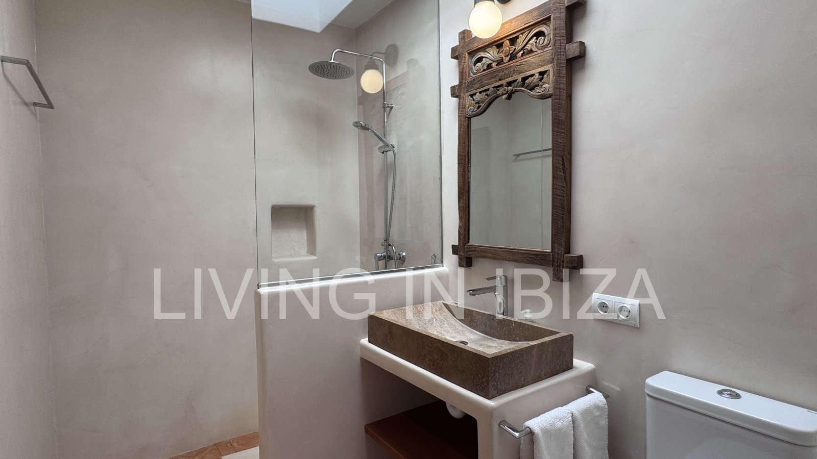 Alquiler larga temporada/alquiler anual. Finca totalmente reformada en la zona de Cala Conta, isla de Ibiza. Agradable privacidad