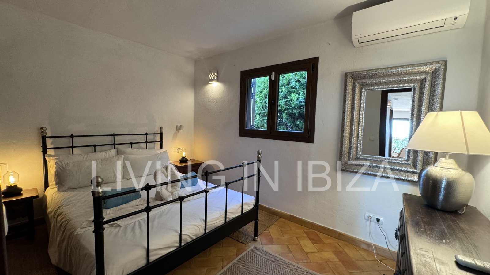 Alquiler larga temporada/alquiler anual. Finca totalmente reformada en la zona de Cala Conta, isla de Ibiza. Agradable privacidad