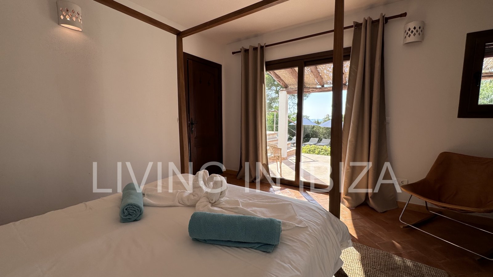 Alquiler larga temporada/alquiler anual. Finca totalmente reformada en la zona de Cala Conta, isla de Ibiza. Agradable privacidad