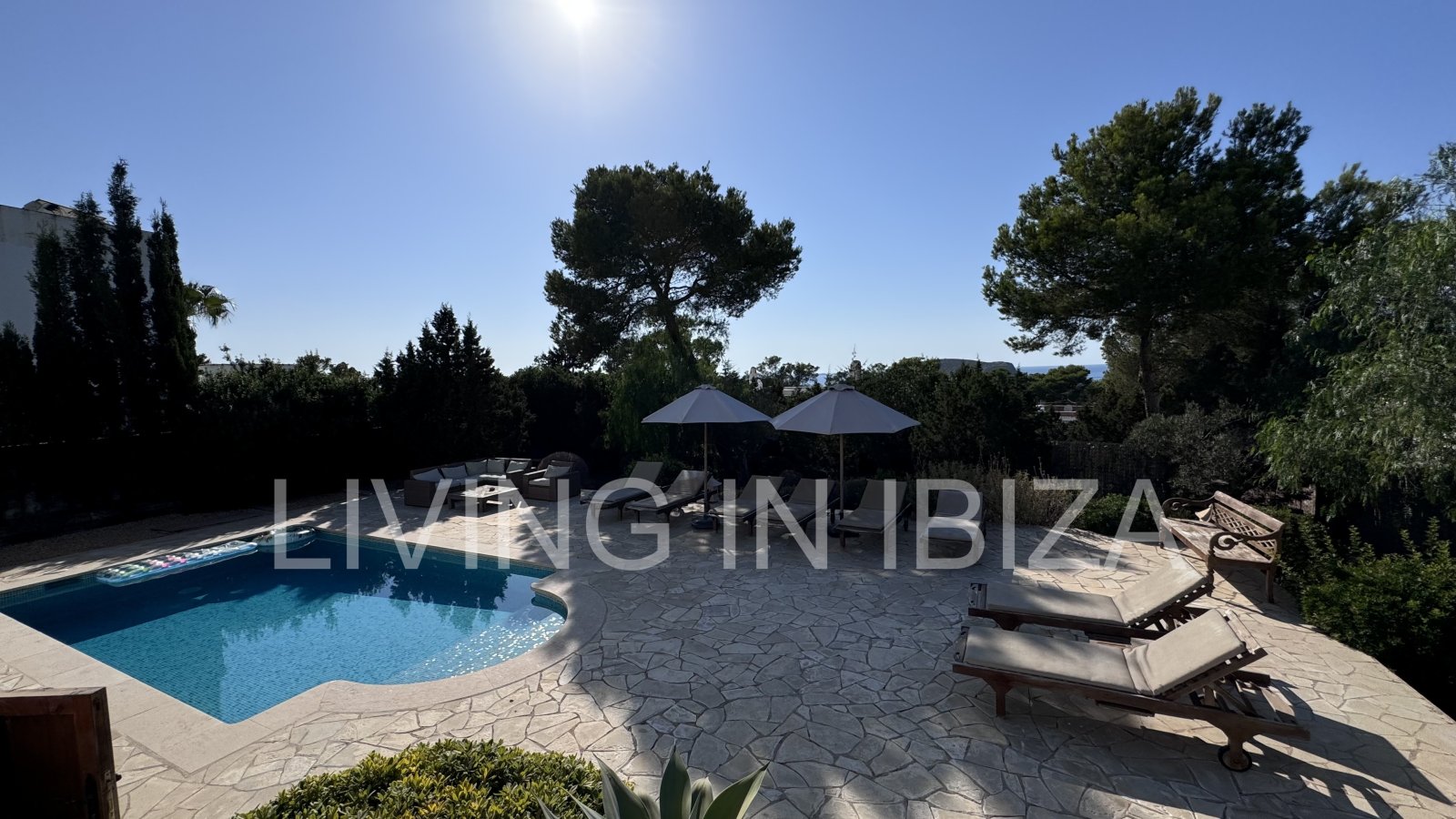 Alquiler larga temporada/alquiler anual. Finca totalmente reformada en la zona de Cala Conta, isla de Ibiza. Agradable privacidad