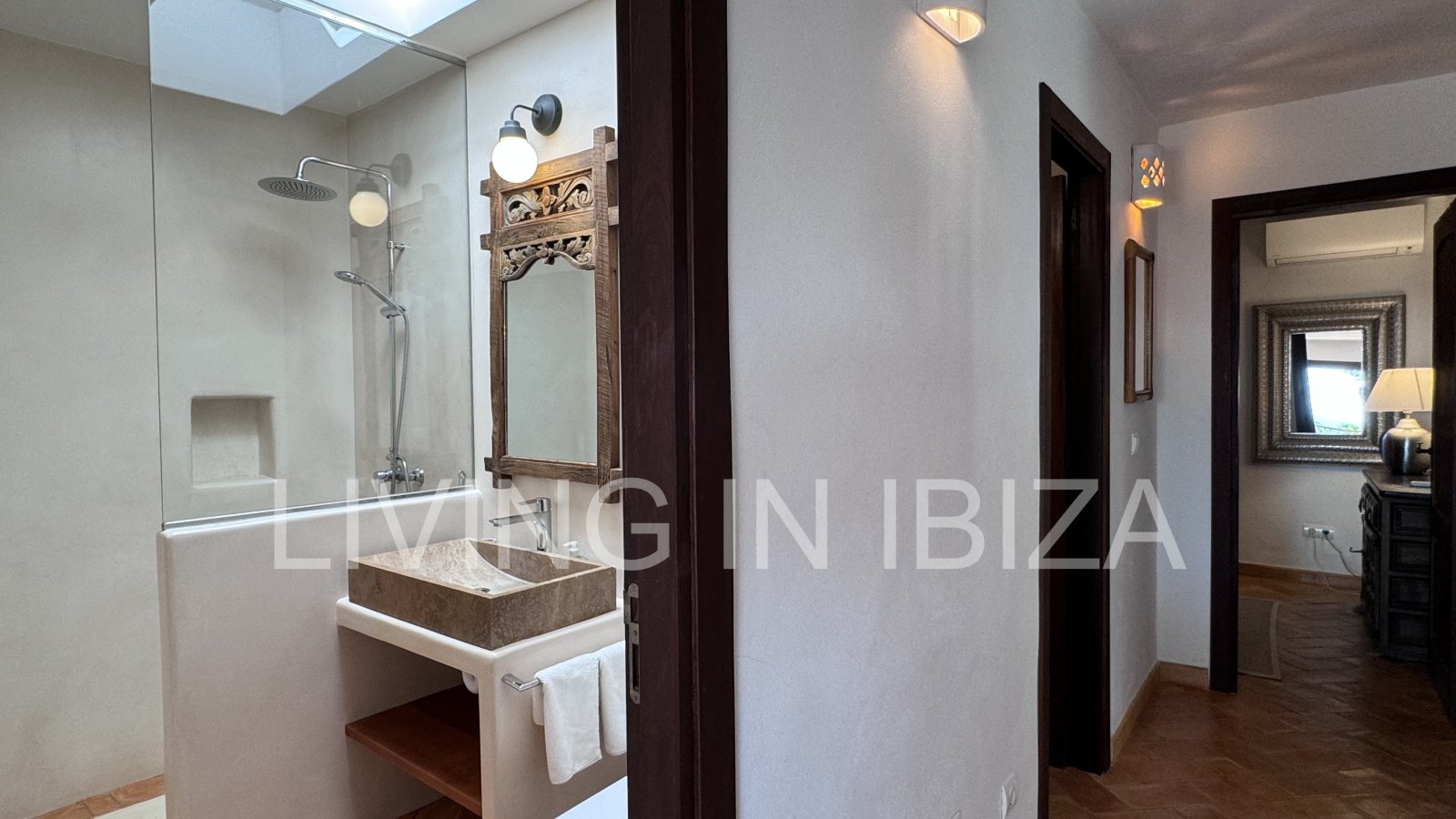 Alquiler larga temporada/alquiler anual. Finca totalmente reformada en la zona de Cala Conta, isla de Ibiza. Agradable privacidad