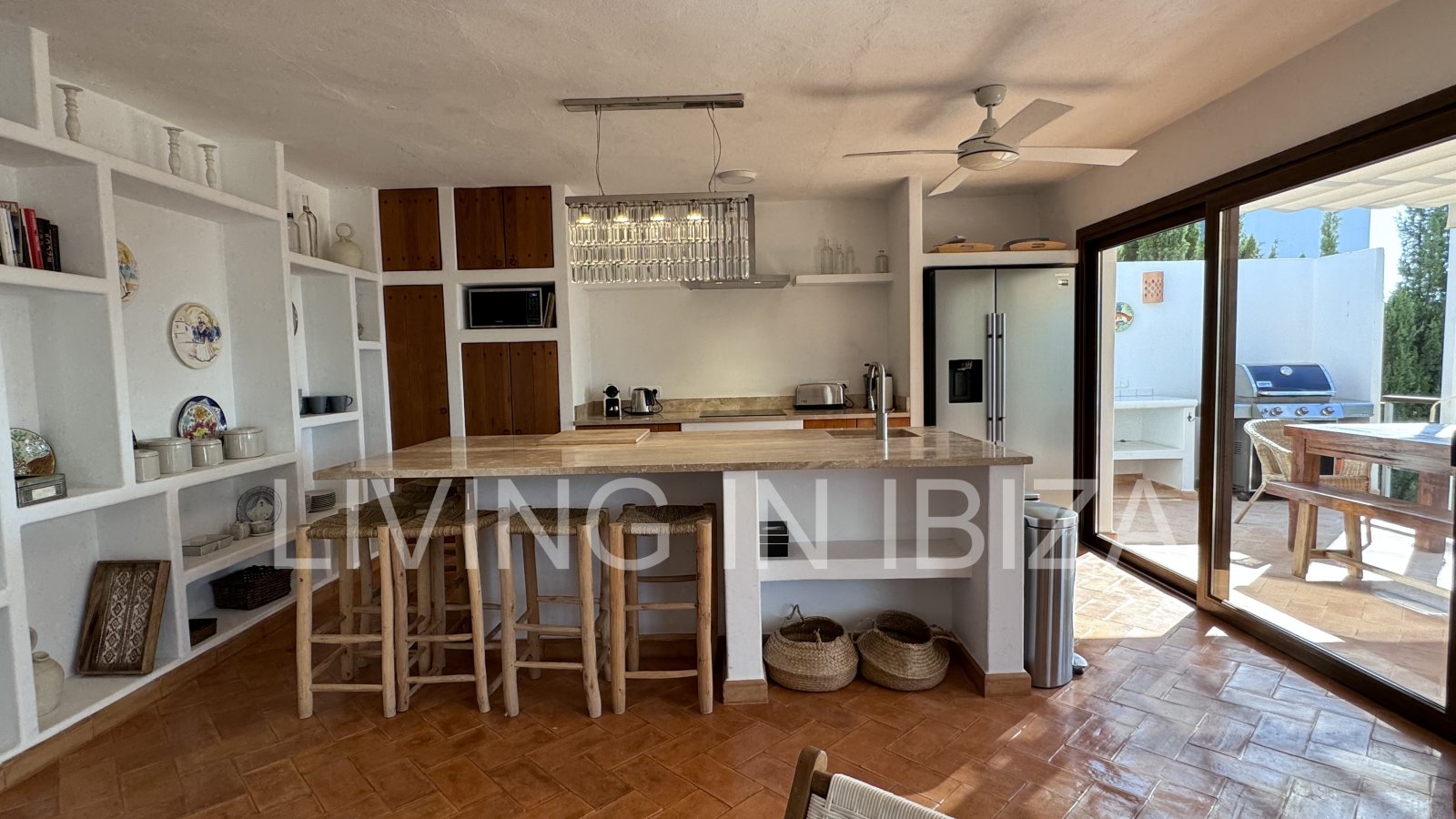 Alquiler larga temporada/alquiler anual. Finca totalmente reformada en la zona de Cala Conta, isla de Ibiza. Agradable privacidad