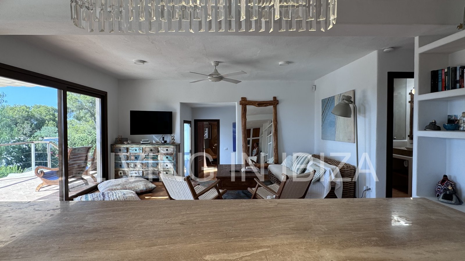 Alquiler larga temporada/alquiler anual. Finca totalmente reformada en la zona de Cala Conta, isla de Ibiza. Agradable privacidad