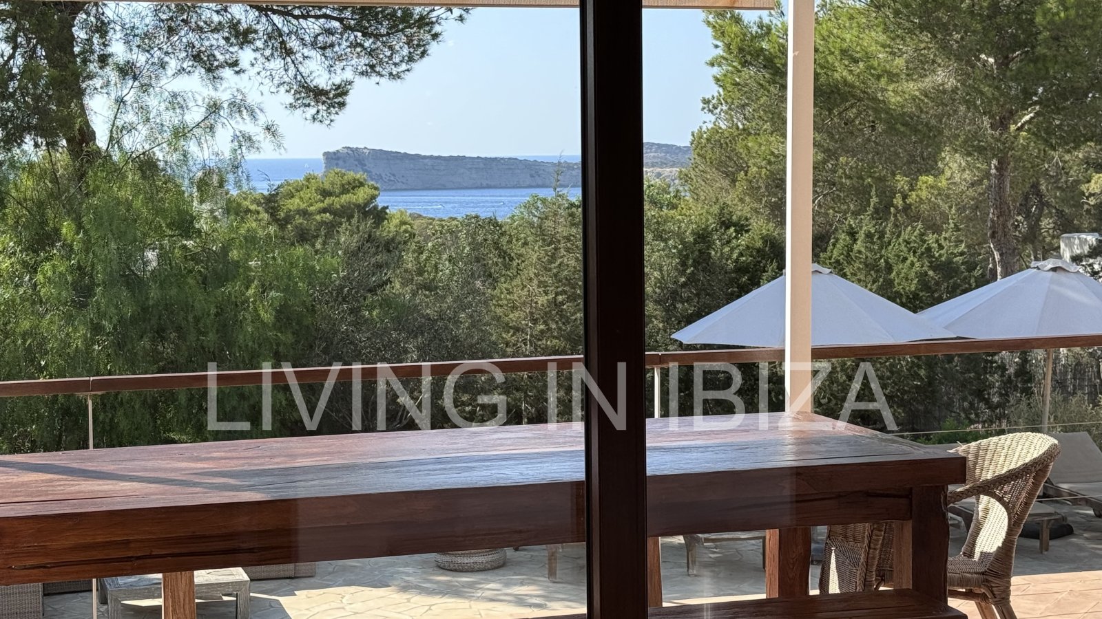 Alquiler larga temporada/alquiler anual. Finca totalmente reformada en la zona de Cala Conta, isla de Ibiza. Agradable privacidad