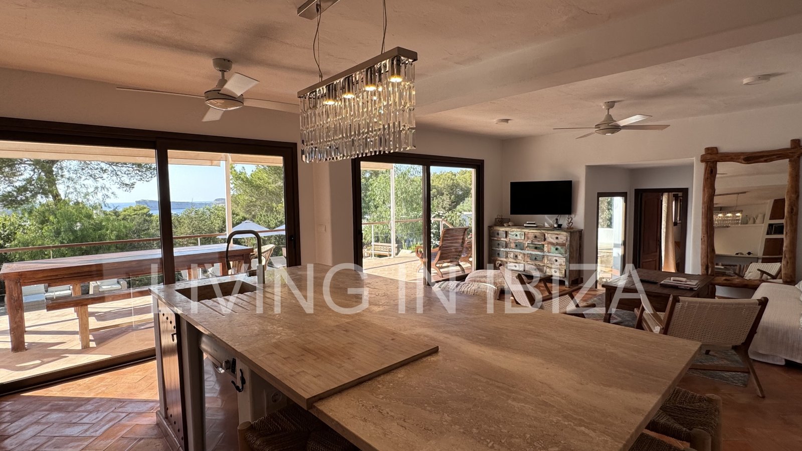 Alquiler larga temporada/alquiler anual. Finca totalmente reformada en la zona de Cala Conta, isla de Ibiza. Agradable privacidad