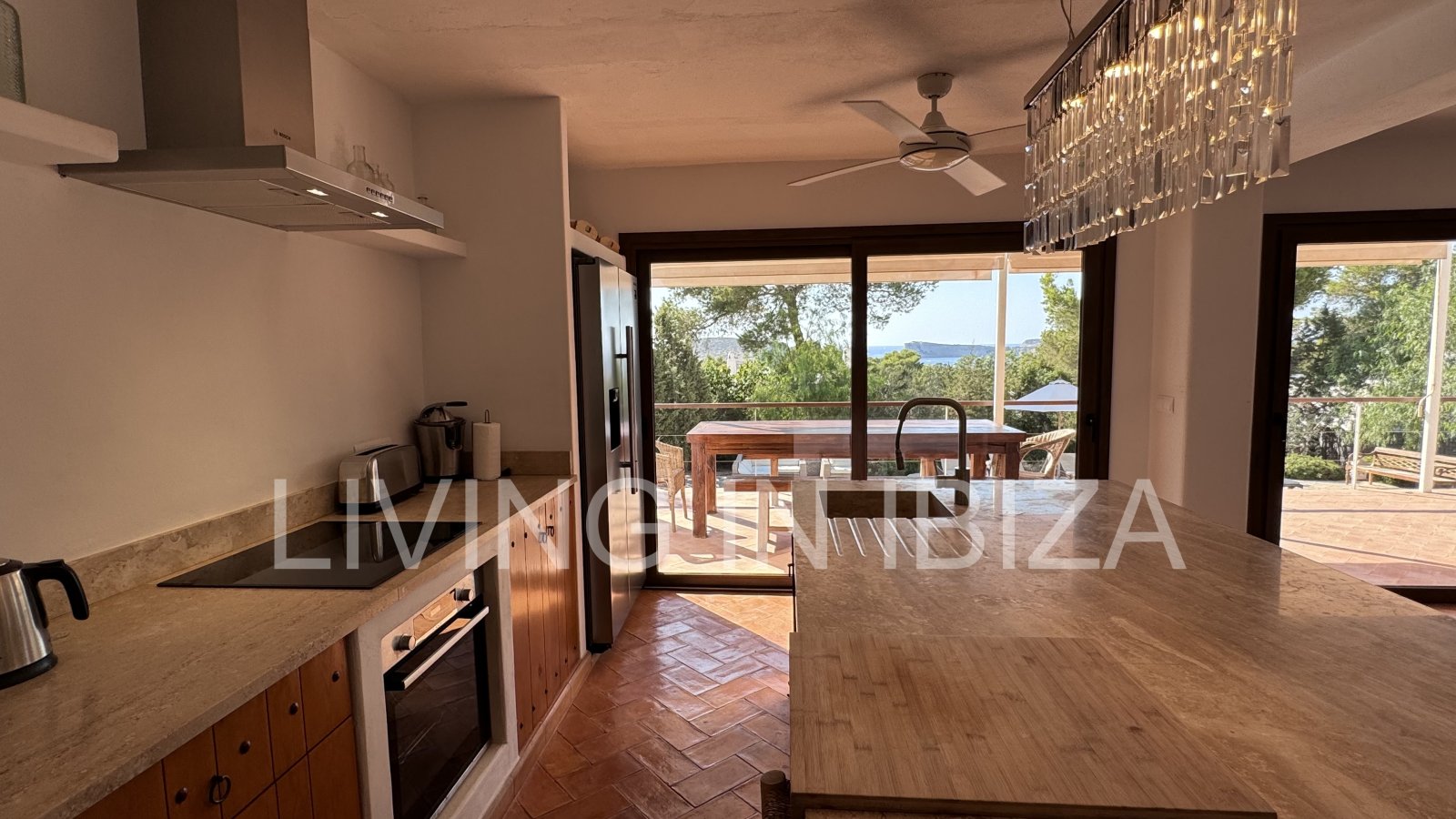 Alquiler larga temporada/alquiler anual. Finca totalmente reformada en la zona de Cala Conta, isla de Ibiza. Agradable privacidad