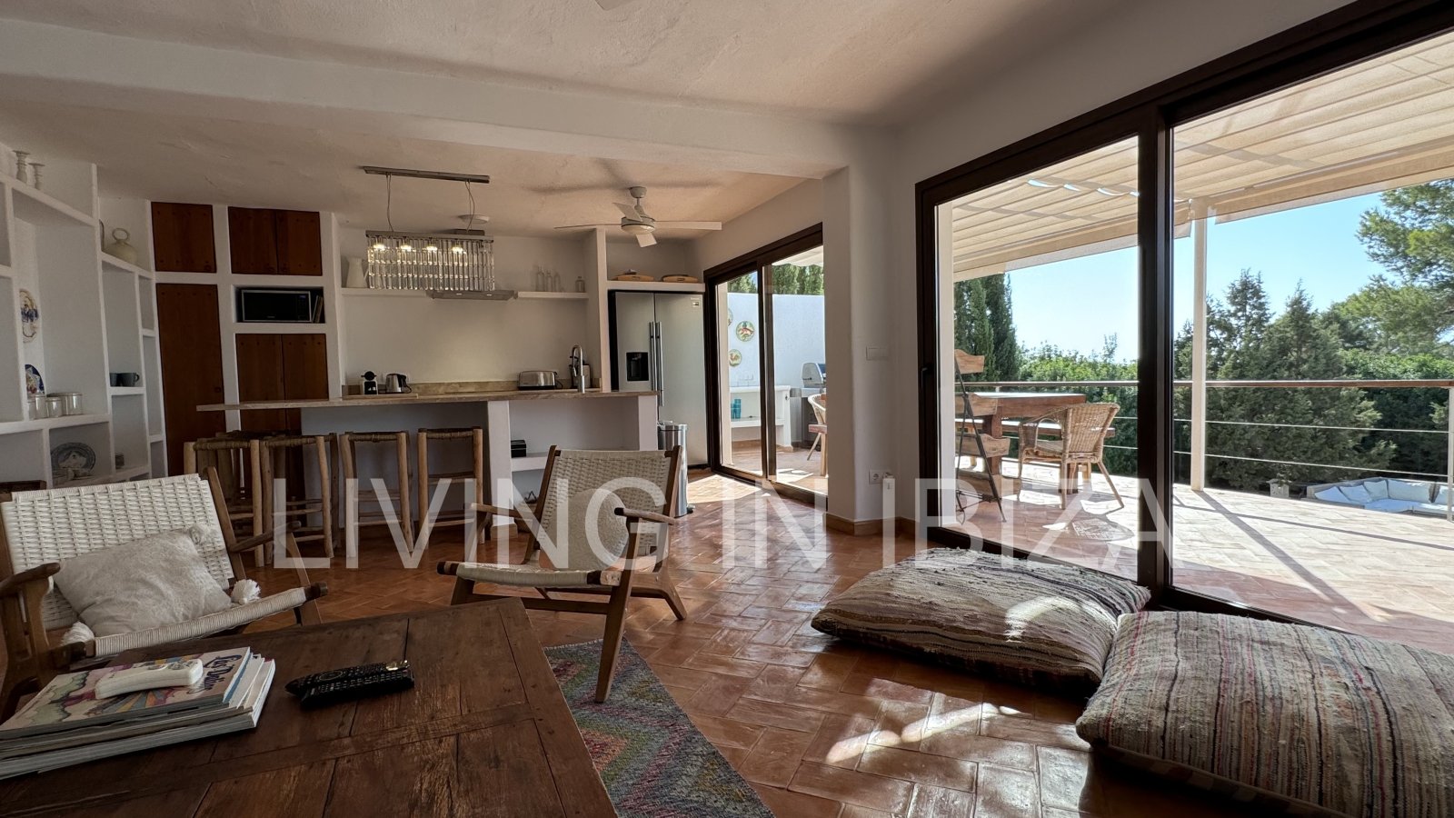 Alquiler larga temporada/alquiler anual. Finca totalmente reformada en la zona de Cala Conta, isla de Ibiza. Agradable privacidad