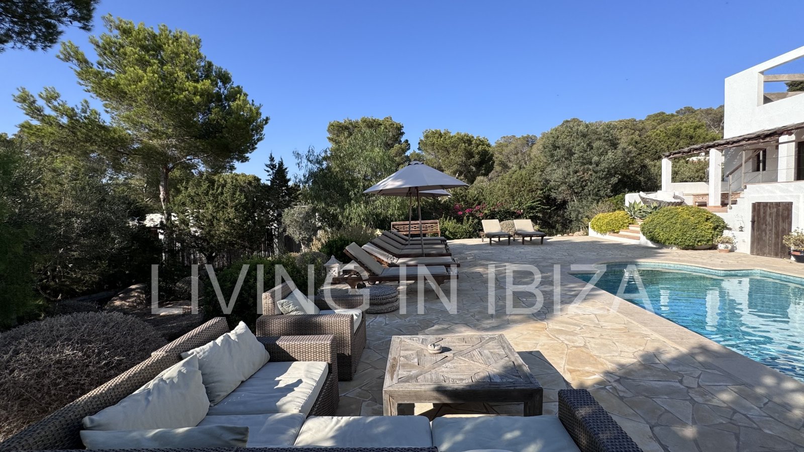 Alquiler larga temporada/alquiler anual. Finca totalmente reformada en la zona de Cala Conta, isla de Ibiza. Agradable privacidad