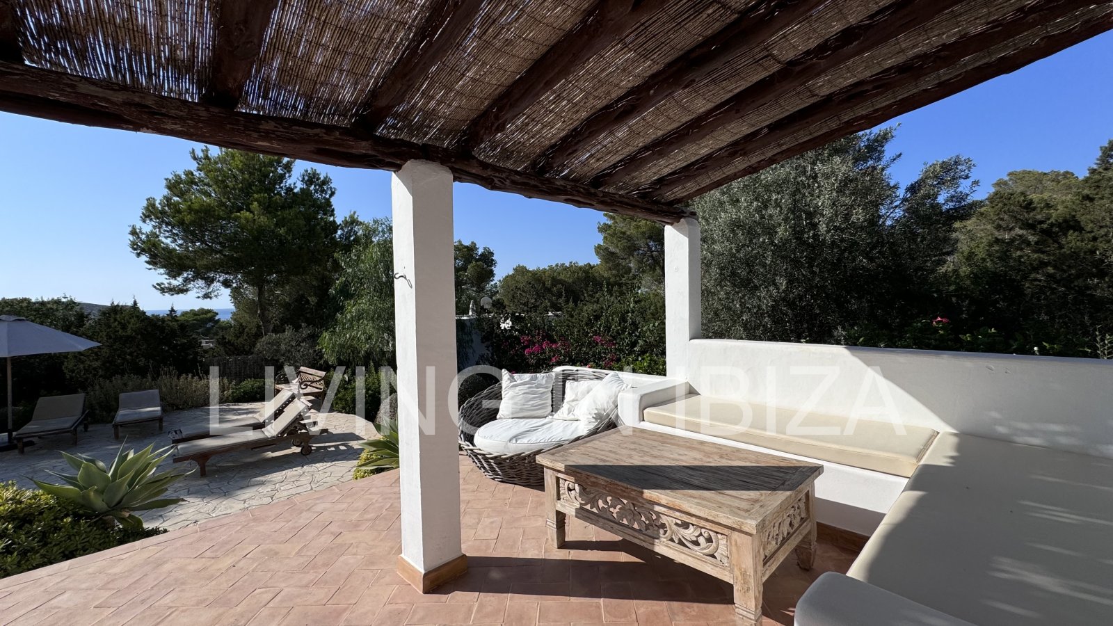 Alquiler larga temporada/alquiler anual. Finca totalmente reformada en la zona de Cala Conta, isla de Ibiza. Agradable privacidad