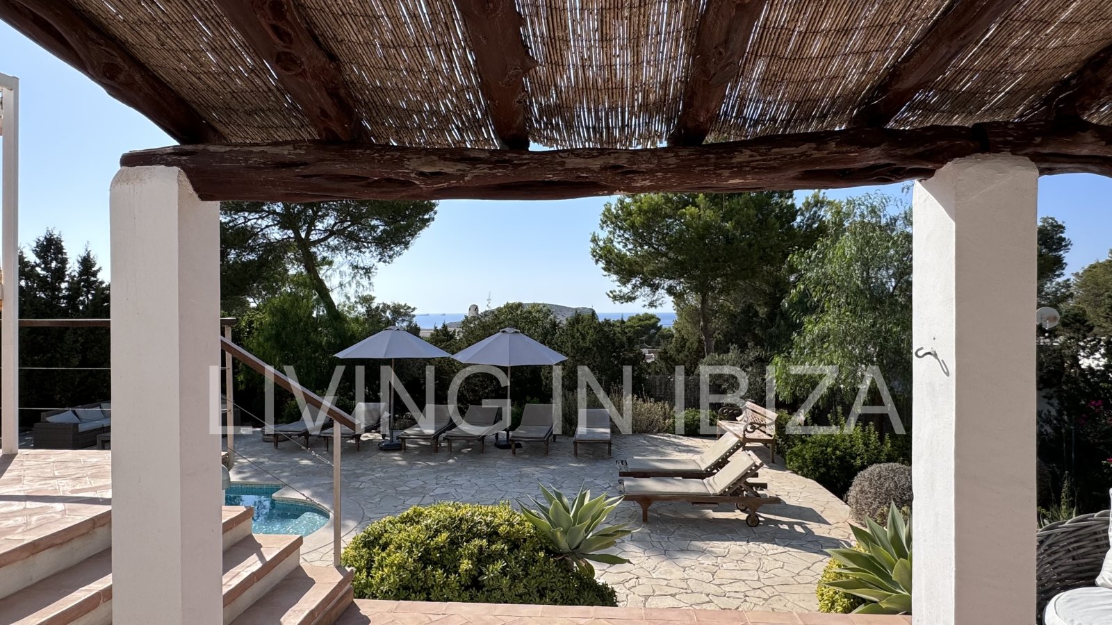 Alquiler larga temporada/alquiler anual. Finca totalmente reformada en la zona de Cala Conta, isla de Ibiza. Agradable privacidad