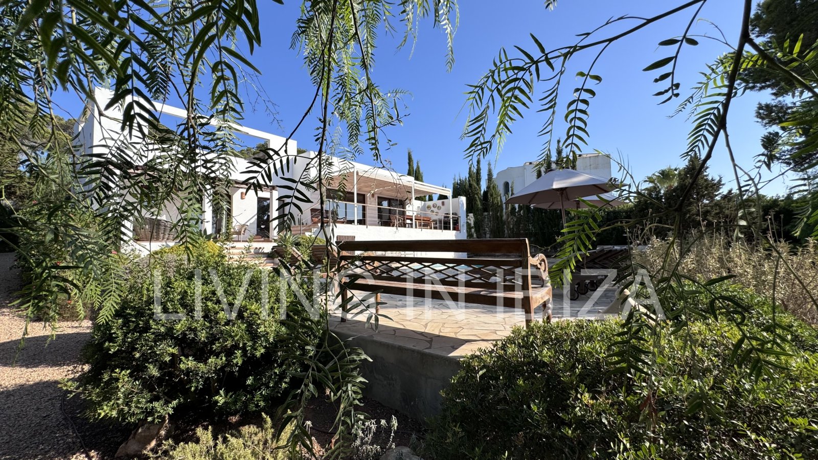 Alquiler larga temporada/alquiler anual. Finca totalmente reformada en la zona de Cala Conta, isla de Ibiza. Agradable privacidad