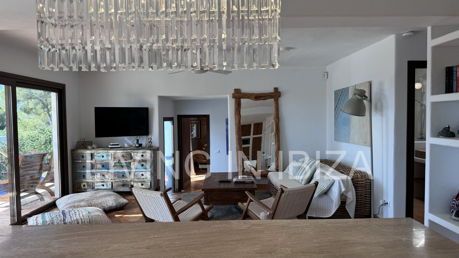 Alquiler larga temporada/alquiler anual. Finca totalmente reformada en la zona de Cala Conta, isla de Ibiza. Agradable privacidad