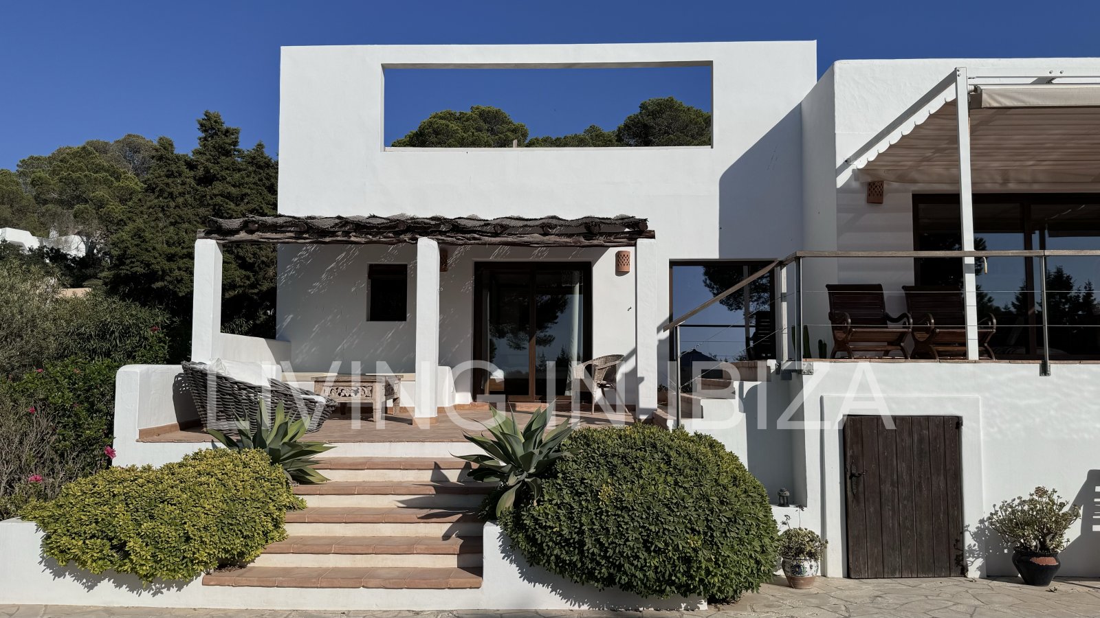 Cala Conta: Alquiler larga temporada/alquiler anual. Finca totalmente reformada en la zona de Cala Conta, isla de Ibiza. Agradable privacidad 