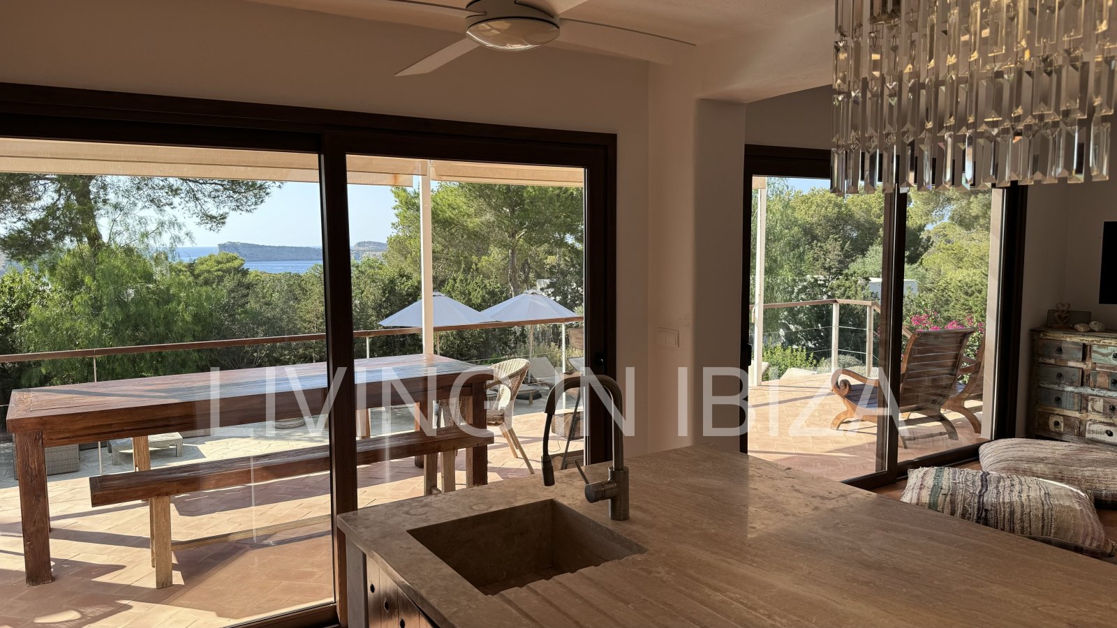 Alquiler larga temporada/alquiler anual. Finca totalmente reformada en la zona de Cala Conta, isla de Ibiza. Agradable privacidad