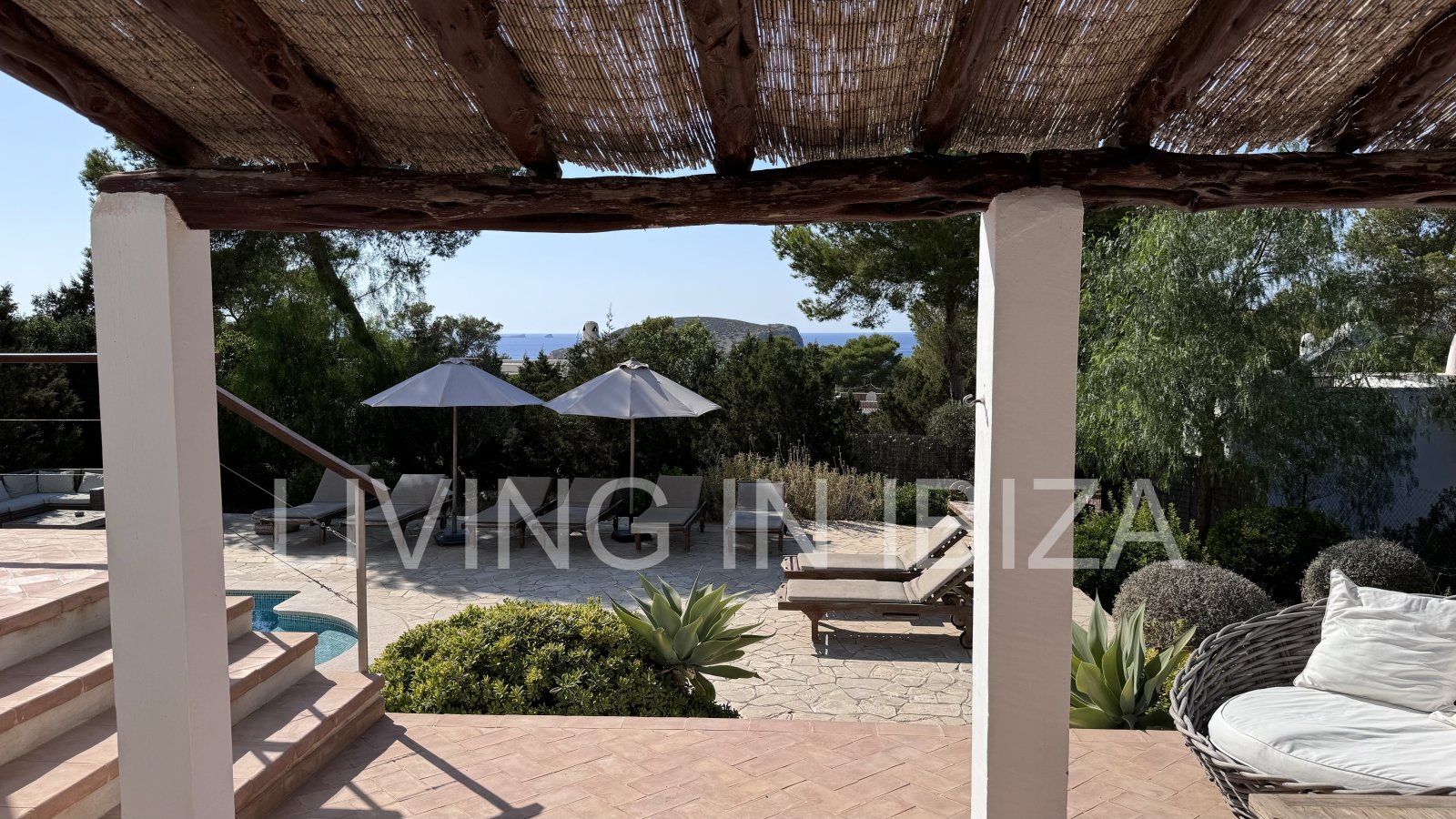 Alquiler larga temporada/alquiler anual. Finca totalmente reformada en la zona de Cala Conta, isla de Ibiza. Agradable privacidad