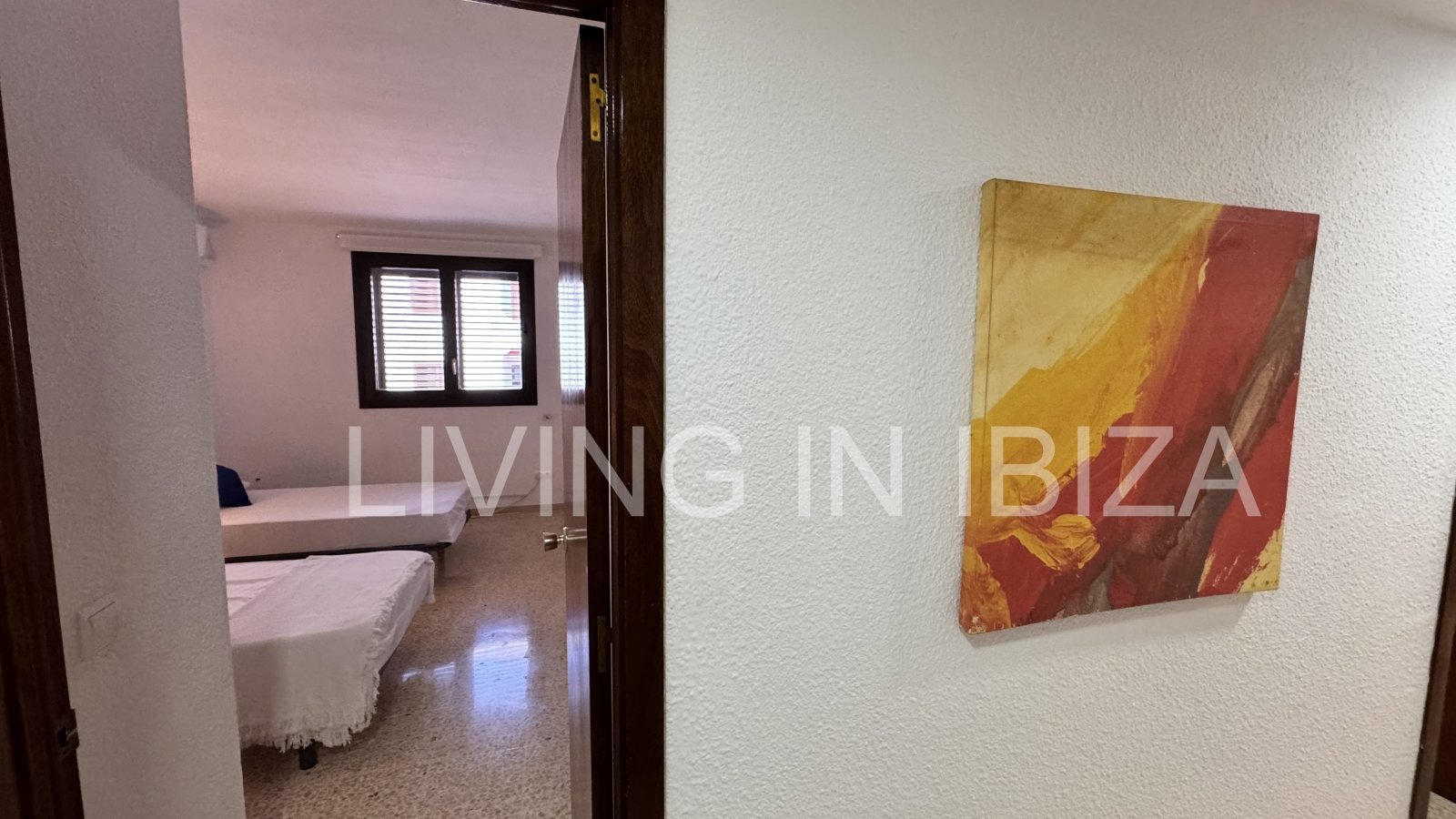 Apartamento en alquiler a corto plazo. Disponible a partir de marzo 2025. Ideal para disfrutar de Ibiza, a pocos metros del mar Mediterráneo.