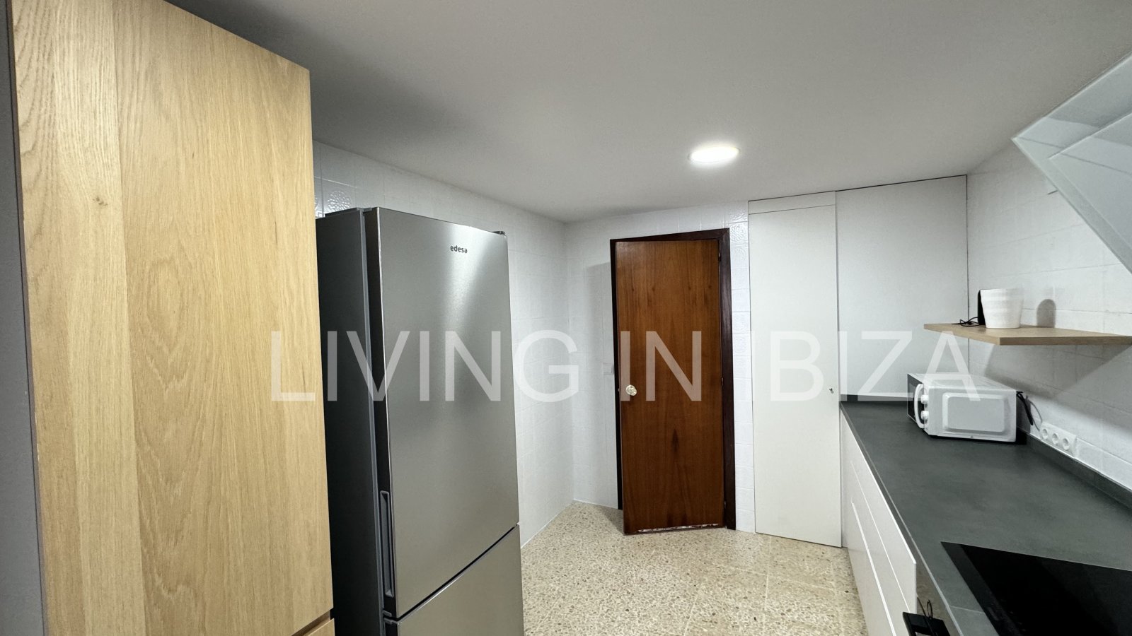 Apartamento en alquiler a corto plazo. Disponible a partir de marzo 2025. Ideal para disfrutar de Ibiza, a pocos metros del mar Mediterráneo.
