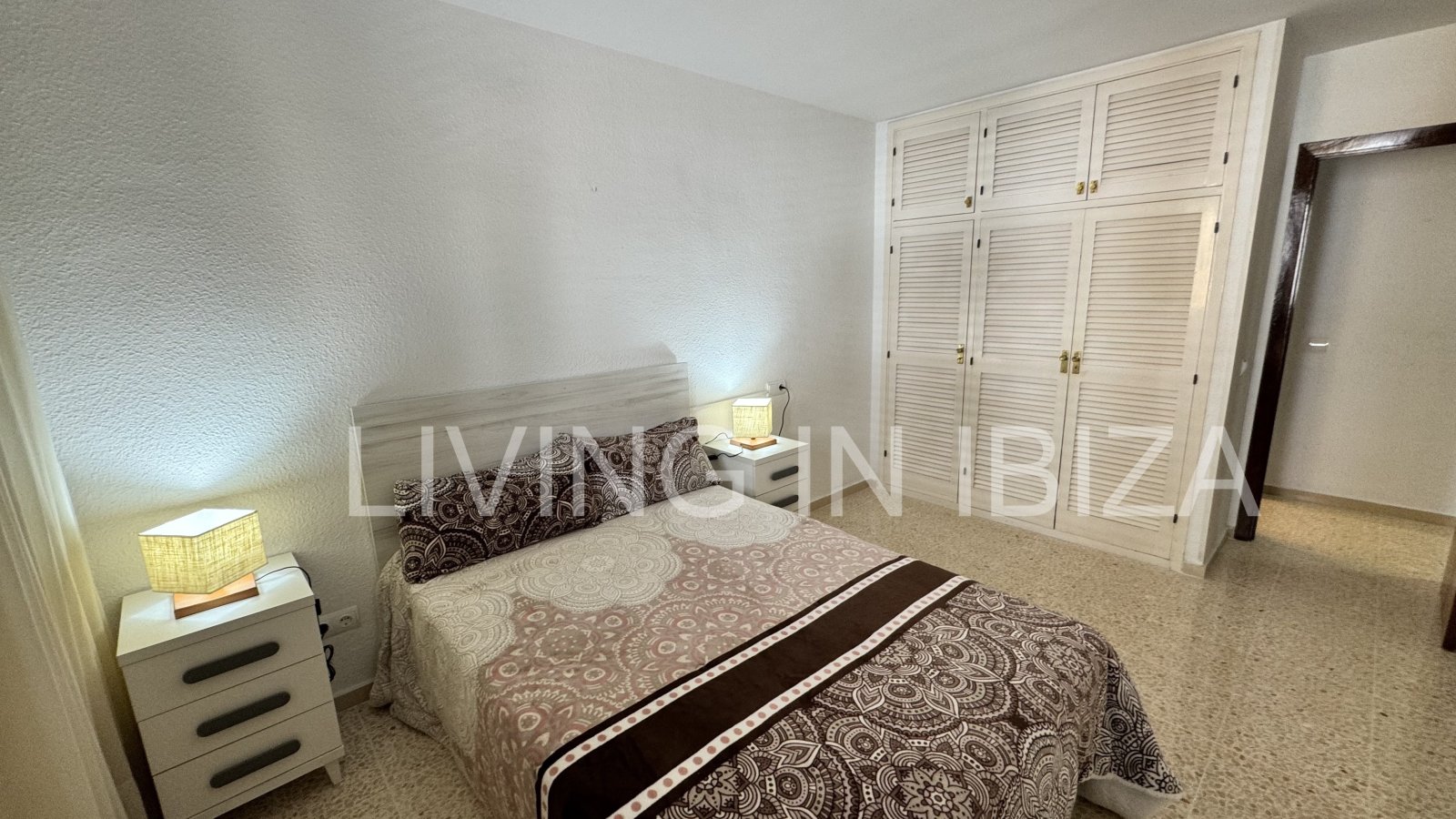 Apartamento en alquiler a corto plazo. Disponible a partir de marzo 2025. Ideal para disfrutar de Ibiza, a pocos metros del mar Mediterráneo.
