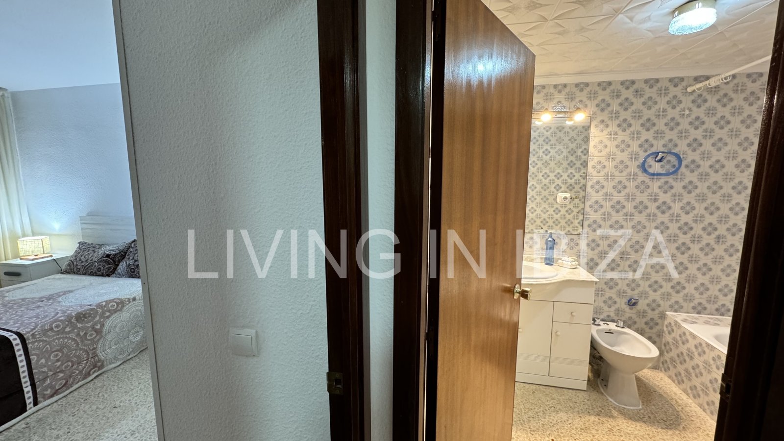 Apartamento en alquiler a corto plazo. Disponible a partir de marzo 2025. Ideal para disfrutar de Ibiza, a pocos metros del mar Mediterráneo.