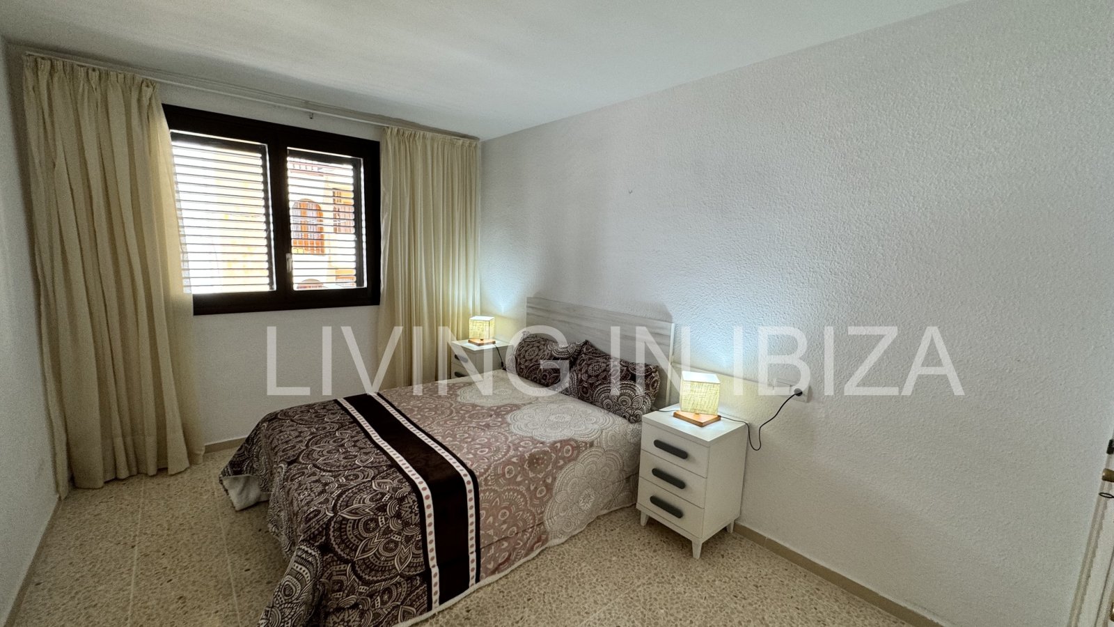 Apartamento en alquiler a corto plazo. Disponible a partir de marzo 2025. Ideal para disfrutar de Ibiza, a pocos metros del mar Mediterráneo.