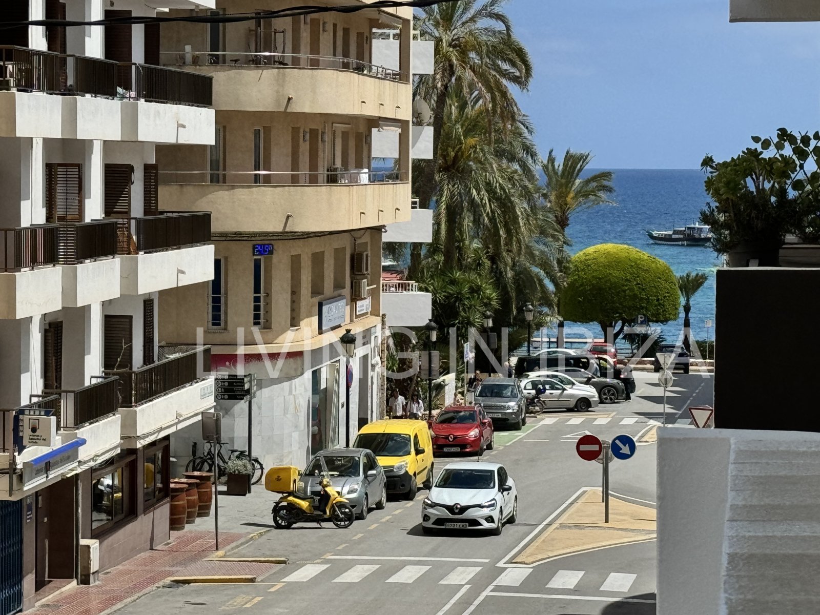 Apartamento en alquiler a corto plazo. Disponible a partir de marzo 2025. Ideal para disfrutar de Ibiza, a pocos metros del mar Mediterráneo.