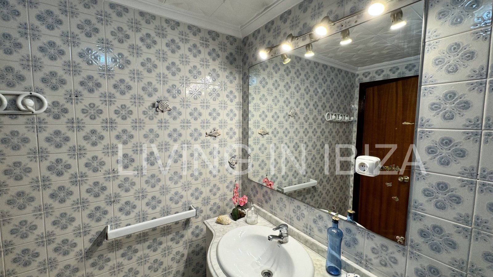 Apartamento en alquiler a corto plazo. Disponible a partir de marzo 2025. Ideal para disfrutar de Ibiza, a pocos metros del mar Mediterráneo.