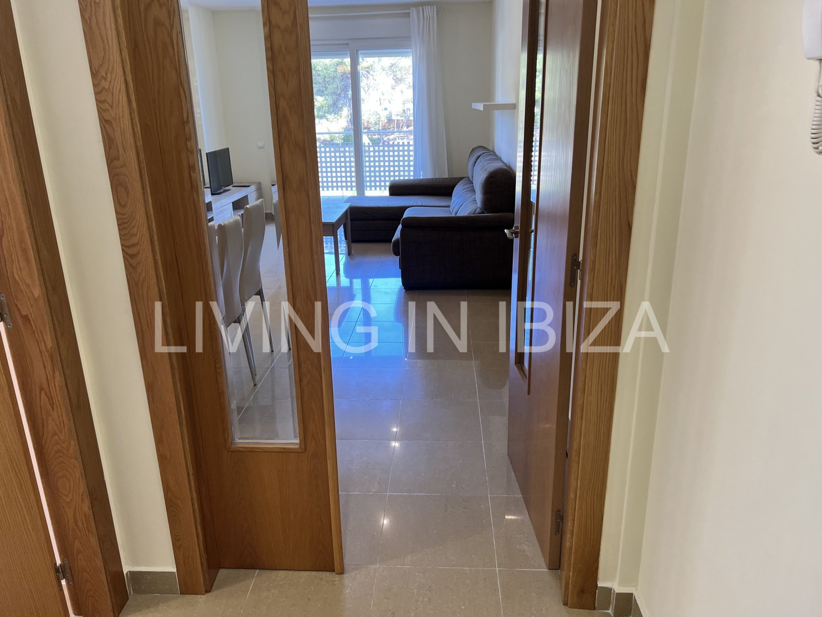 Alquiler anual, contrato a largo plazo. Ático luminoso y confortable en Santa Eulalia, Ibiza.