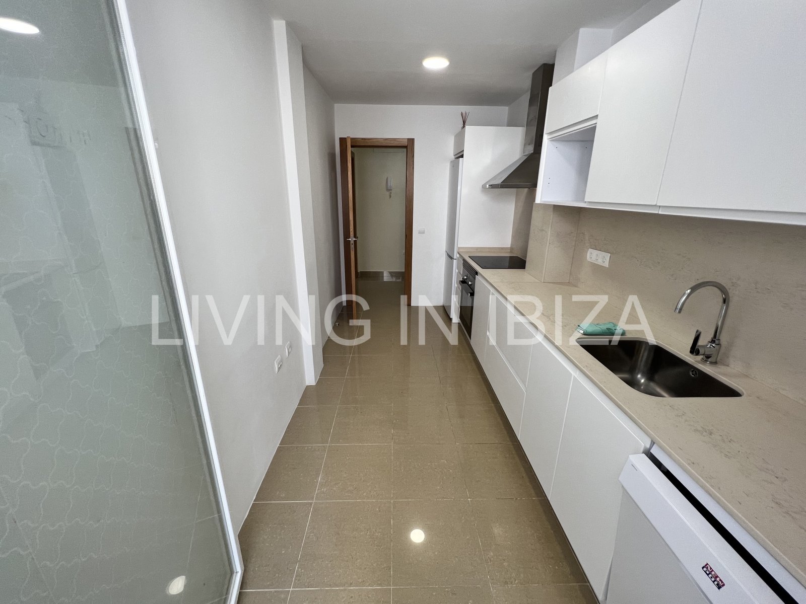 Alquiler anual, contrato a largo plazo. Ático luminoso y confortable en Santa Eulalia, Ibiza.