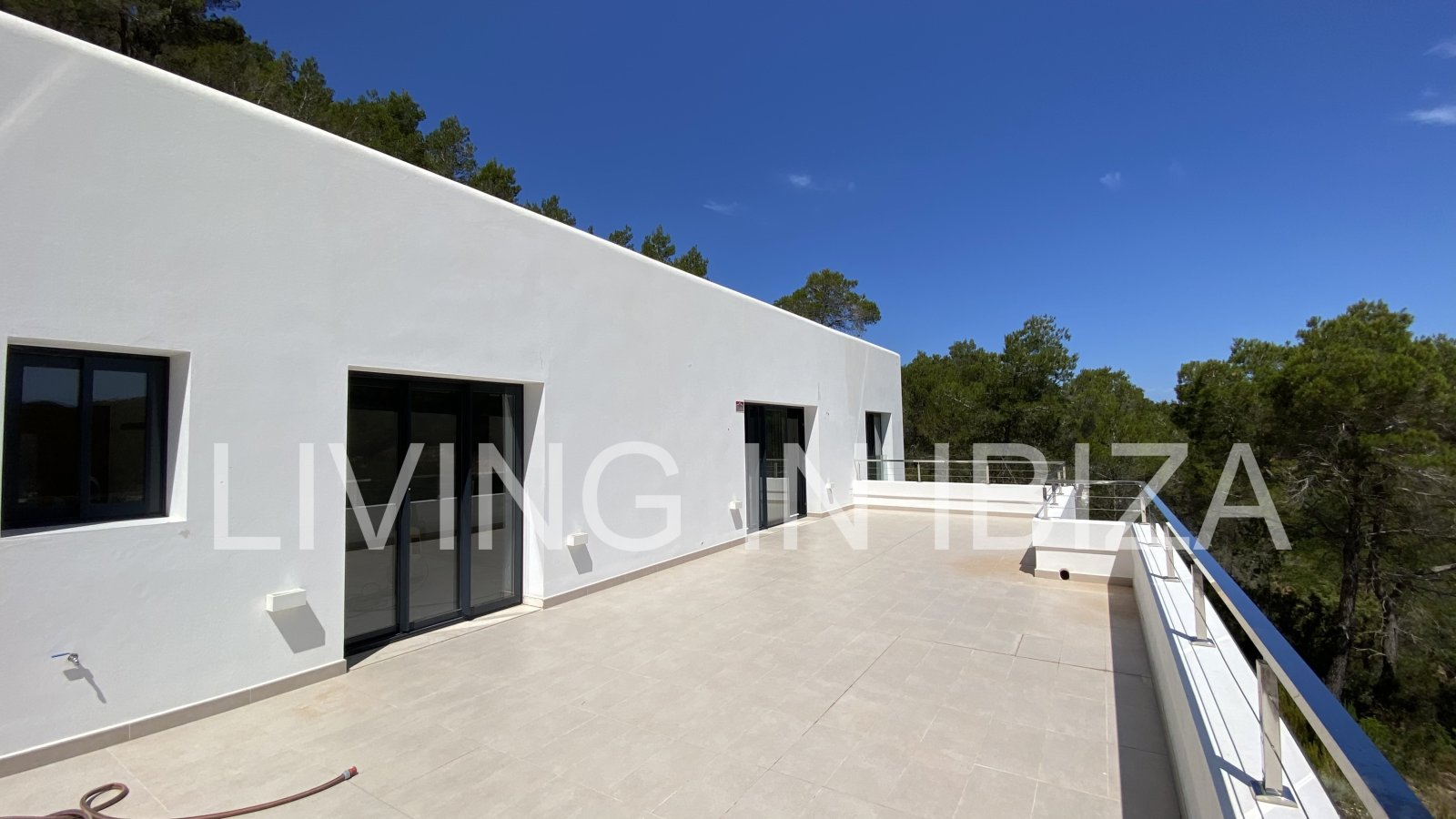 ALQUILER ANUAL/LARGO PLAZO, villa moderna sin amueblar, San Juan, Ibiza, piscina de sal, calefacción suelo radiante, 3 habitaciones, 3 baños 