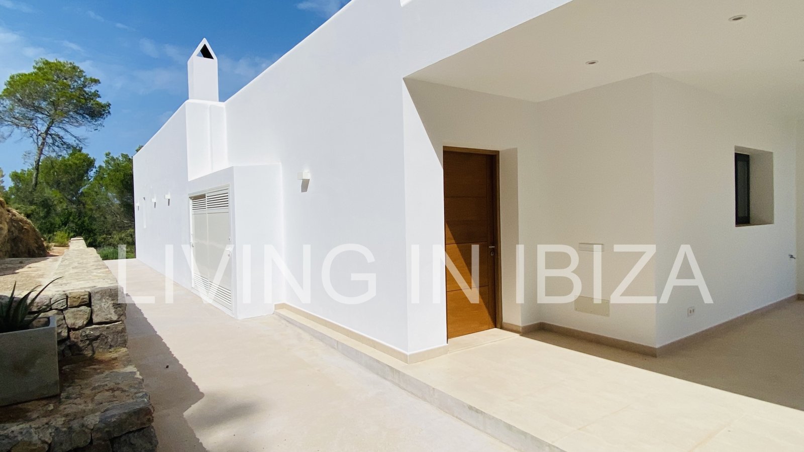 ALQUILER ANUAL/LARGO PLAZO, villa moderna sin amueblar, San Juan, Ibiza, piscina de sal, calefacción suelo radiante, 3 habitaciones, 3 baños 