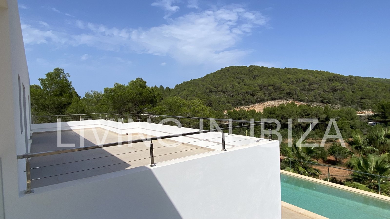ALQUILER ANUAL/LARGO PLAZO, villa moderna sin amueblar, San Juan, Ibiza, piscina de sal, calefacción suelo radiante, 3 habitaciones, 3 baños 