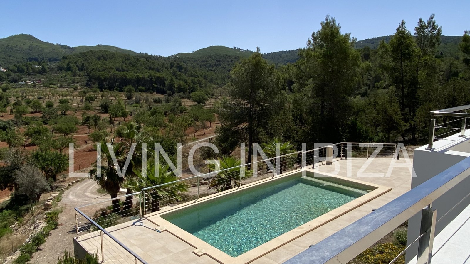 ALQUILER ANUAL/LARGO PLAZO, villa moderna sin amueblar, San Juan, Ibiza, piscina de sal, calefacción suelo radiante, 3 habitaciones, 3 baños 